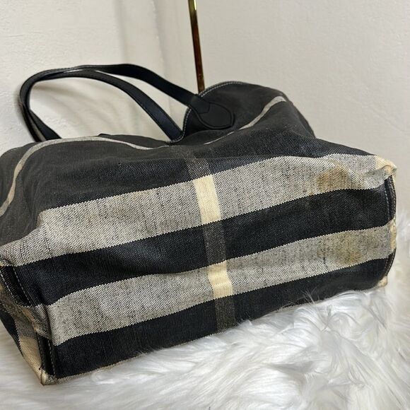 💯 Authentic Burberry Doodle Tote🍀 - Picture 13 of 16